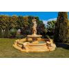 Brunnen mit einer Figur von Lady Isabelle H 234 cm