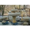 Dekorativer zweistöckiger Sandsteinbrunnen