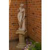 Die Statue des Gartens der Venus mit dem kleinen Apfel H 94 cm