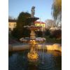 Dreistufiger hoher Brunnen H 190 cm