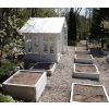 Erhöhtes Gartenbeet mit Gemüse- und Kräuteranbau