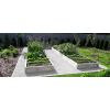 Erhöhtes Gartenbeet mit Gemüse- und Kräuteranbau