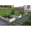Erhöhtes Gartenbeet mit Gemüse- und Kräuteranbau