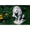 Gartenstatue eines kleinen Löwen mit Schild H 41 cm