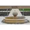 Parkbrunnen mit Kugel
