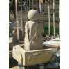 Sandsteinbrunnen mit Kugel