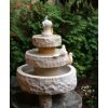Sandsteinskulpturenbrunnen mit Vögeln