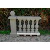 Unterseite der Baluster ist aus Stein