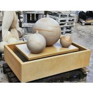 Brunnen mit drei Kugeln auf einem Sandsteinsims - Brunnen mit drei Kugeln auf einem Sandsteinsims - brunnen_mit_drei_kugeln_auf_einem_sandsteinsims_(1).jpg