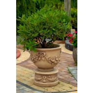 Dekorativer Topf vor dem Hotel mit Schleifen H 49 cm  - Dekorativer Topf vor dem Hotel mit Schleifen H 49 cm - dekorativer_topf_vor_dem_hotel_mit_schleifen_h_49_cm_.jpg