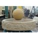 Sandsteinbrunnen mit Terrassenkugel, Material: Sandstein, Abmessungen: Brunnenbecken 90 cm, Zuschläge: Beleuchtung gegen Aufpreis, Artikelname: Kugeldurchmesser 35 cm, Art.-Nr.: 609